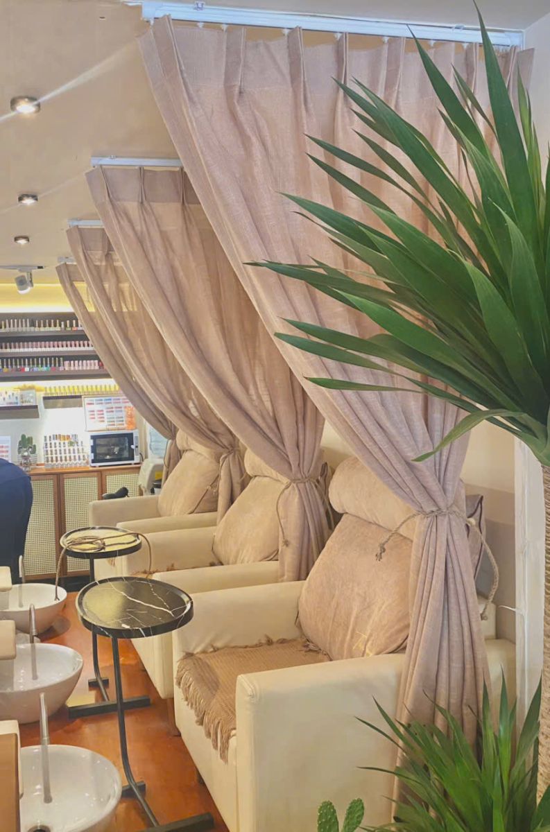 Xu Hướng Các Mẫu Rèm Cửa Dành Cho Tiệm Spa Hiện Đại Tại HCM