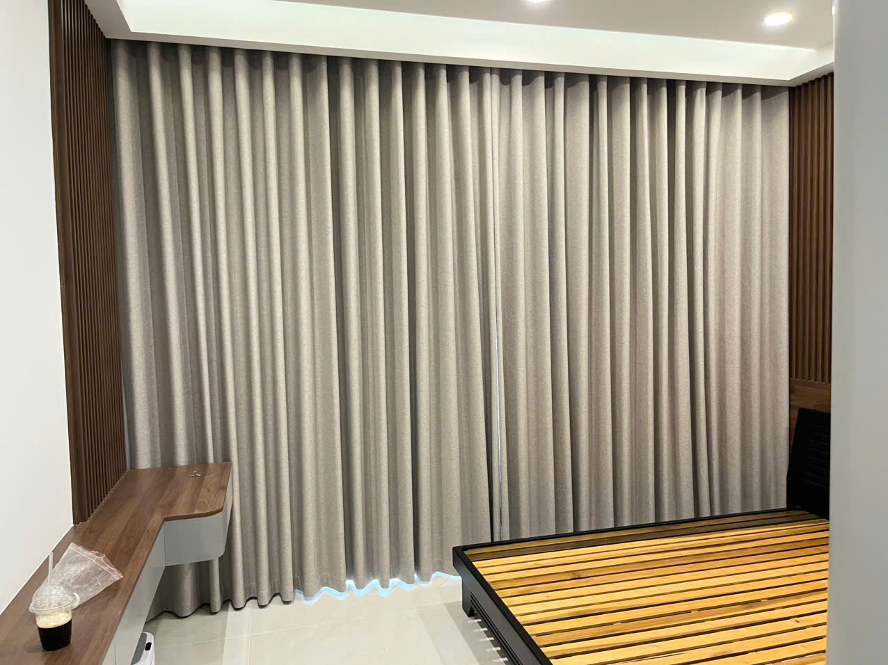 Lắp đặt rèm vải linen tự nhiên cho biệt thự