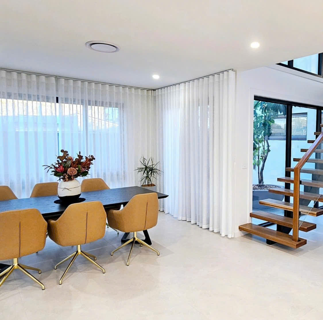 Lắp đặt rèm cửa văn phòng quận 2